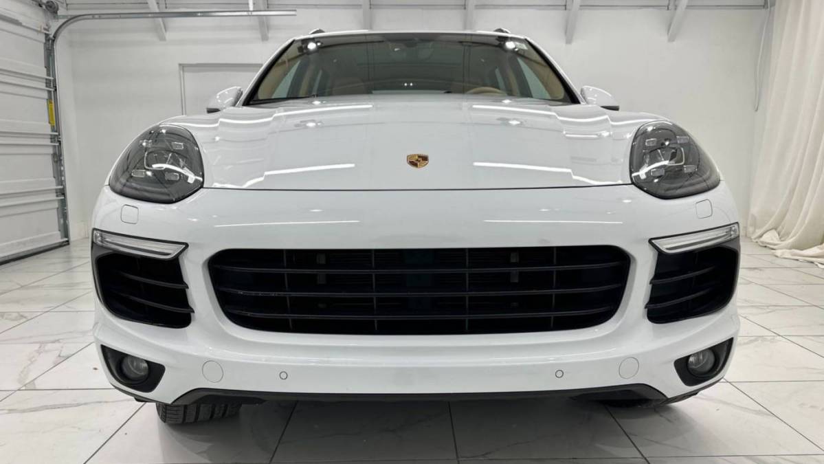 2017 Porsche Cayenne WP1AE2A24HLA71244
