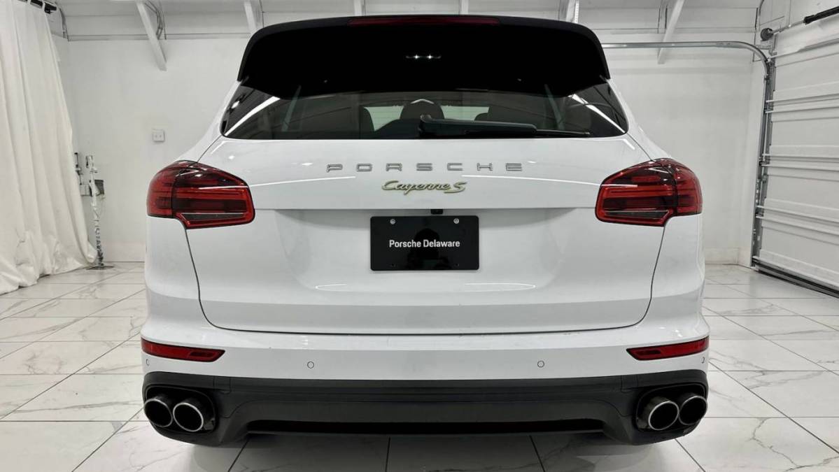 2017 Porsche Cayenne WP1AE2A24HLA71244