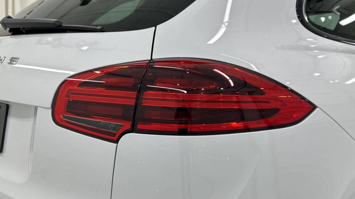 2017 Porsche Cayenne WP1AE2A24HLA71244
