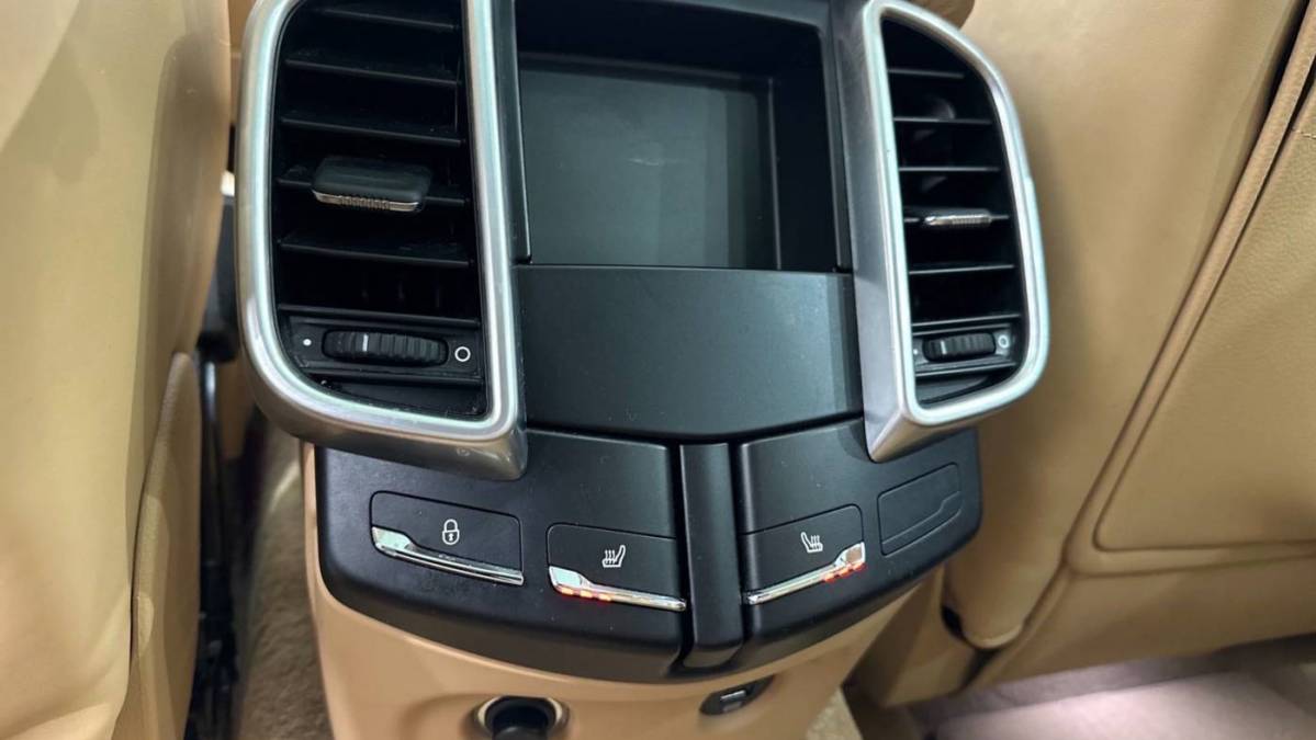 2017 Porsche Cayenne WP1AE2A24HLA71244