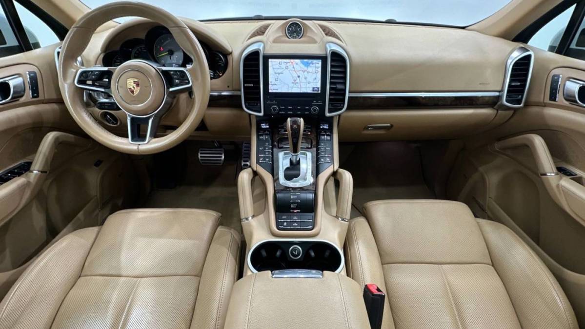 2017 Porsche Cayenne WP1AE2A24HLA71244