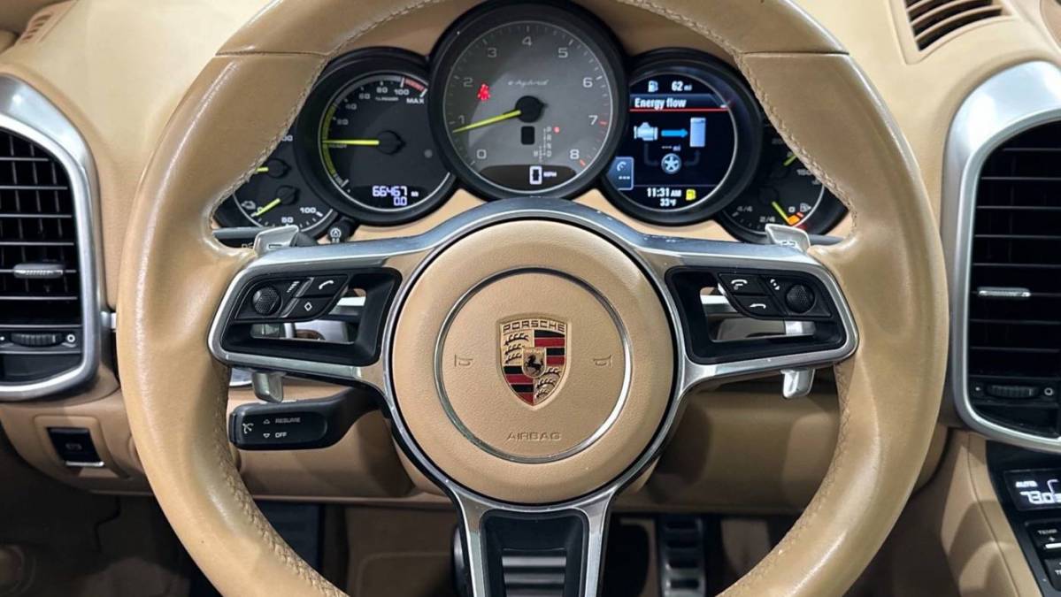 2017 Porsche Cayenne WP1AE2A24HLA71244