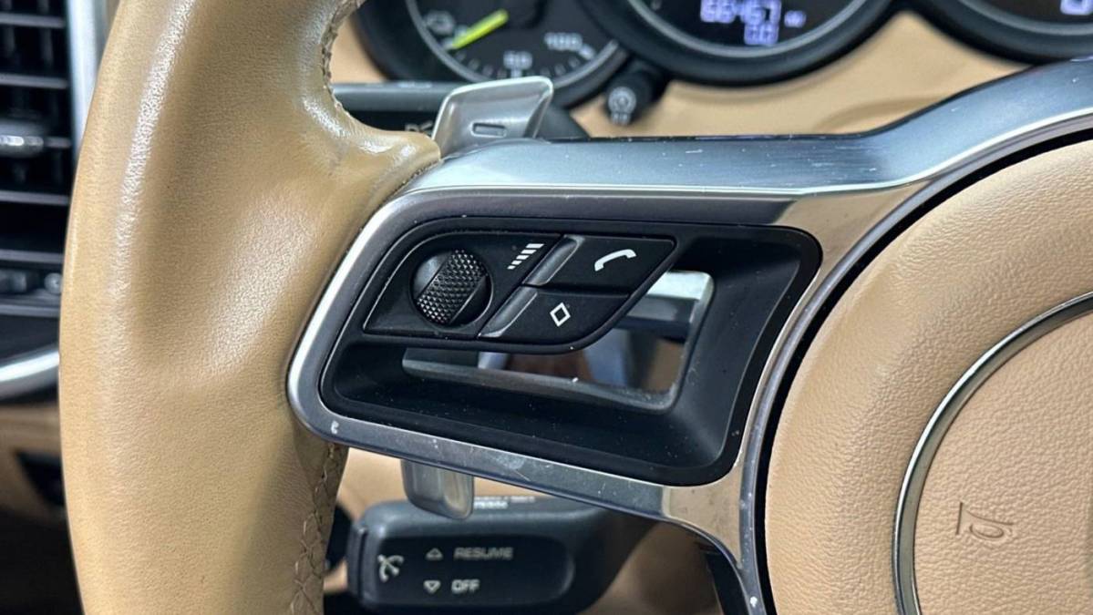 2017 Porsche Cayenne WP1AE2A24HLA71244