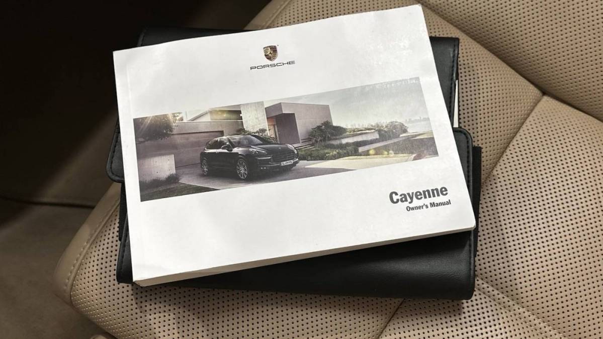 2017 Porsche Cayenne WP1AE2A24HLA71244