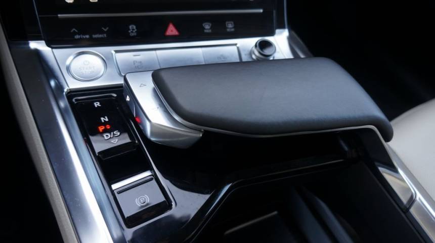 2019 Audi e-tron WA1LAAGE6KB009837