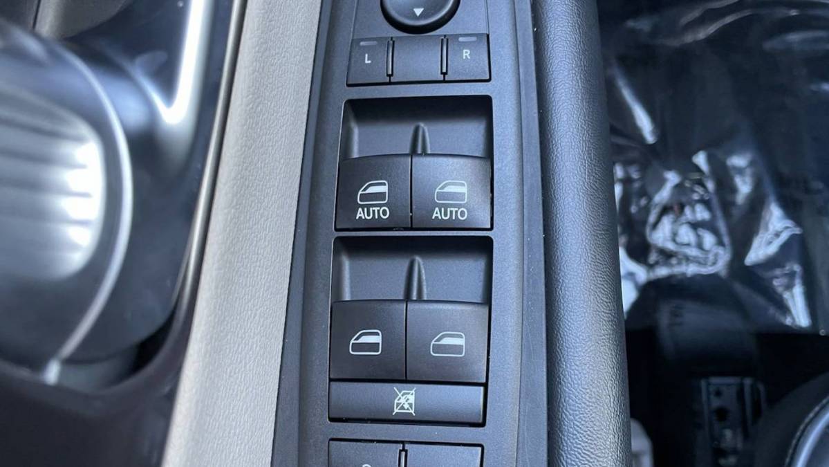 2018 Chrysler Pacifica Hybrid 2C4RC1N72JR183435