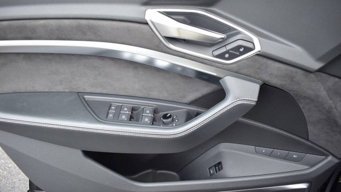 2019 Audi e-tron WA1VAAGEXKB010613