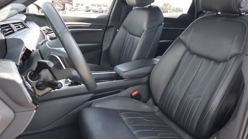 2019 Audi e-tron WA1VAAGE8KB005877