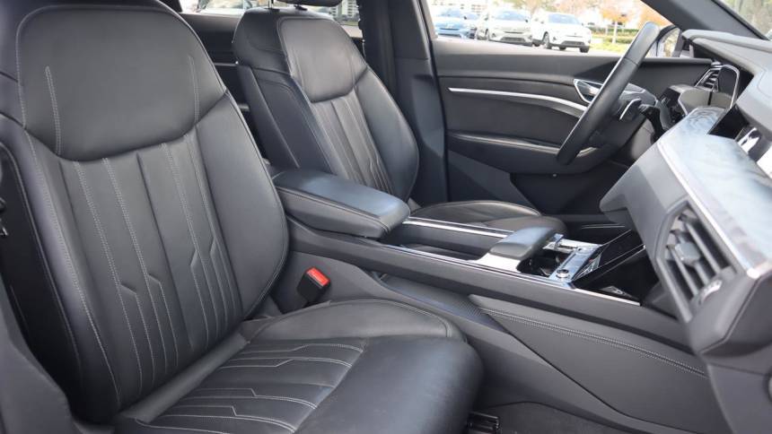 2019 Audi e-tron WA1VAAGE8KB005877