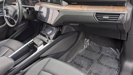 2019 Audi e-tron WA1LAAGE4KB021744