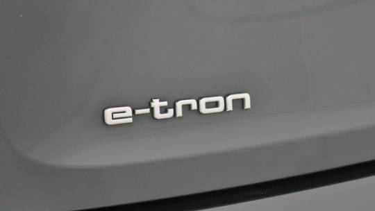 2019 Audi e-tron WA1LAAGE2KB023010