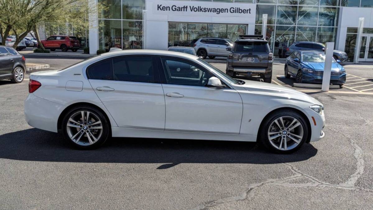 2017 BMW 3 Series WBA8E1C5XHK479901