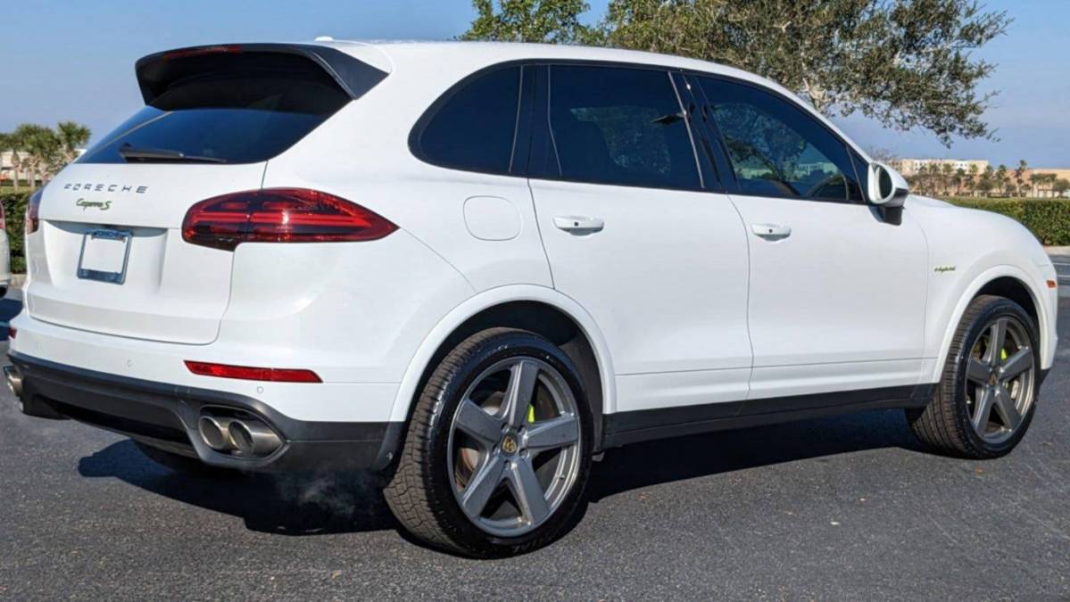 2017 Porsche Cayenne WP1AE2A21HLA74733