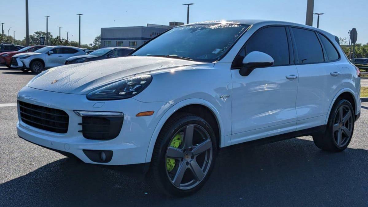 2017 Porsche Cayenne WP1AE2A21HLA74733