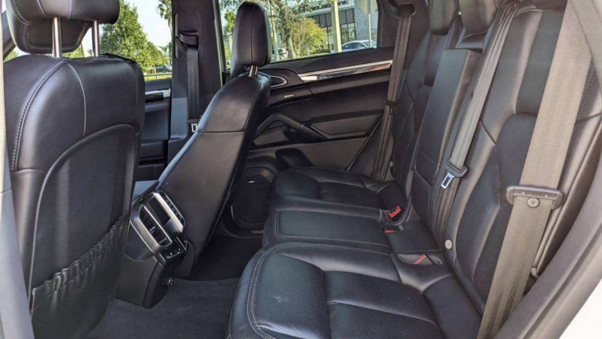 2017 Porsche Cayenne WP1AE2A21HLA74733