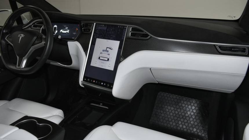 2017 Tesla Model X 5YJXCBE2XHF044094