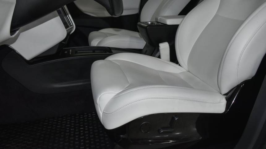 2017 Tesla Model X 5YJXCBE2XHF044094