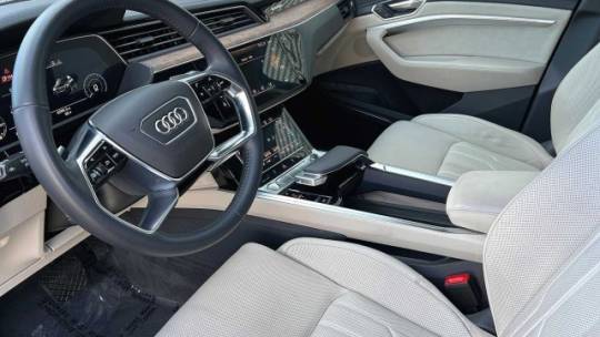 2019 Audi e-tron WA1VAAGE7KB010147