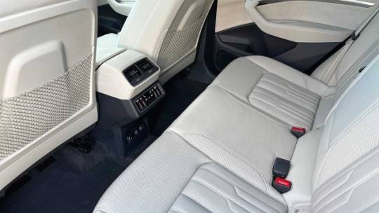 2019 Audi e-tron WA1VAAGE7KB010147