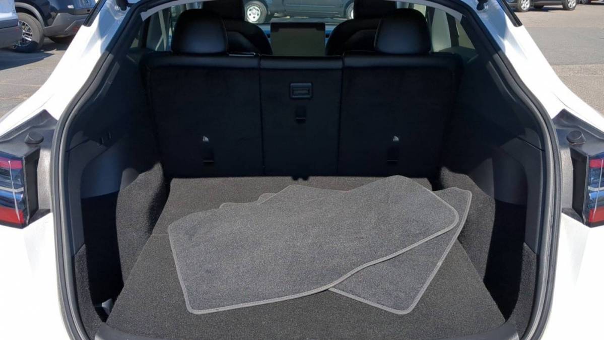2021 Tesla Model Y 5YJYGDEE2MF183936