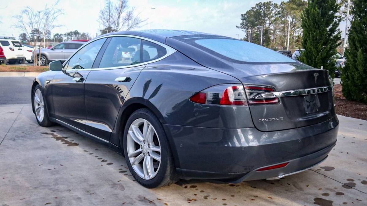 2015 Tesla Model S 5YJSA1E28FF111041