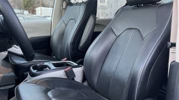 2018 Chrysler Pacifica Hybrid 2C4RC1N72JR230107