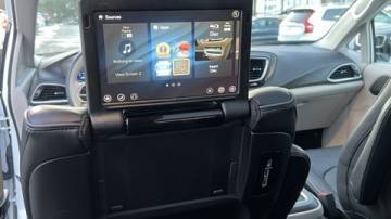 2018 Chrysler Pacifica Hybrid 2C4RC1N72JR230107