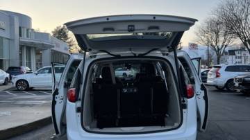 2018 Chrysler Pacifica Hybrid 2C4RC1N72JR230107