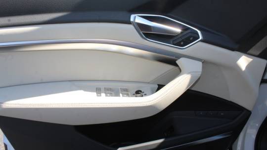 2021 Audi e-tron WA1LAAGE3MB016280
