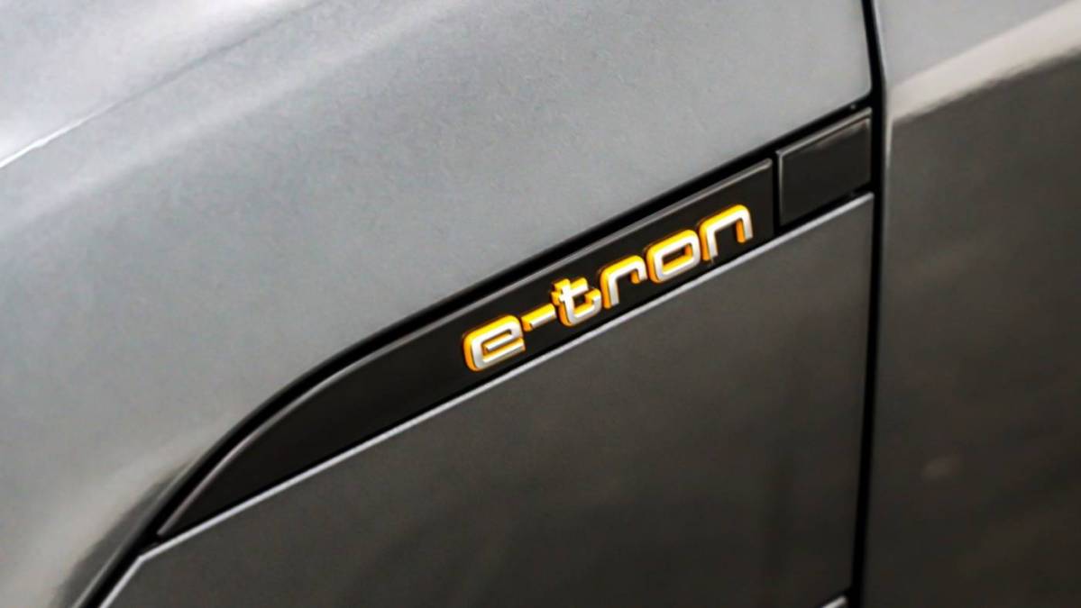 2019 Audi e-tron WA1VAAGE4KB007657