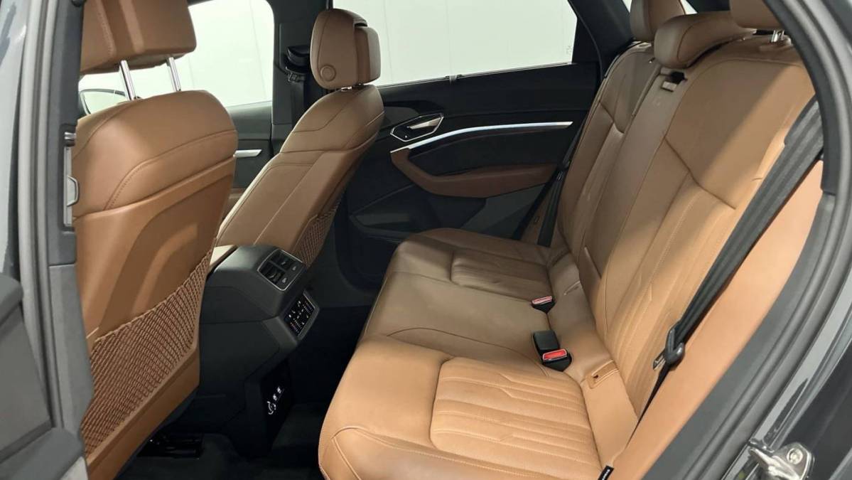 2019 Audi e-tron WA1VABGE6KB021615