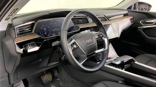 2019 Audi e-tron WA1LAAGE5KB024068
