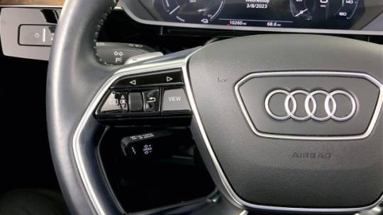 2019 Audi e-tron WA1LAAGE5KB024068