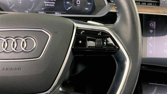 2019 Audi e-tron WA1LAAGE5KB024068