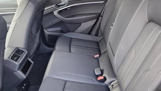2019 Audi e-tron WA1LAAGE4KB012574