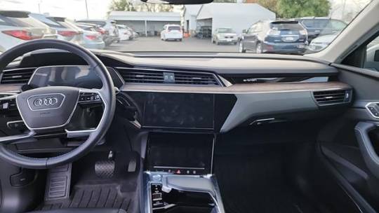2019 Audi e-tron WA1LAAGE4KB012574