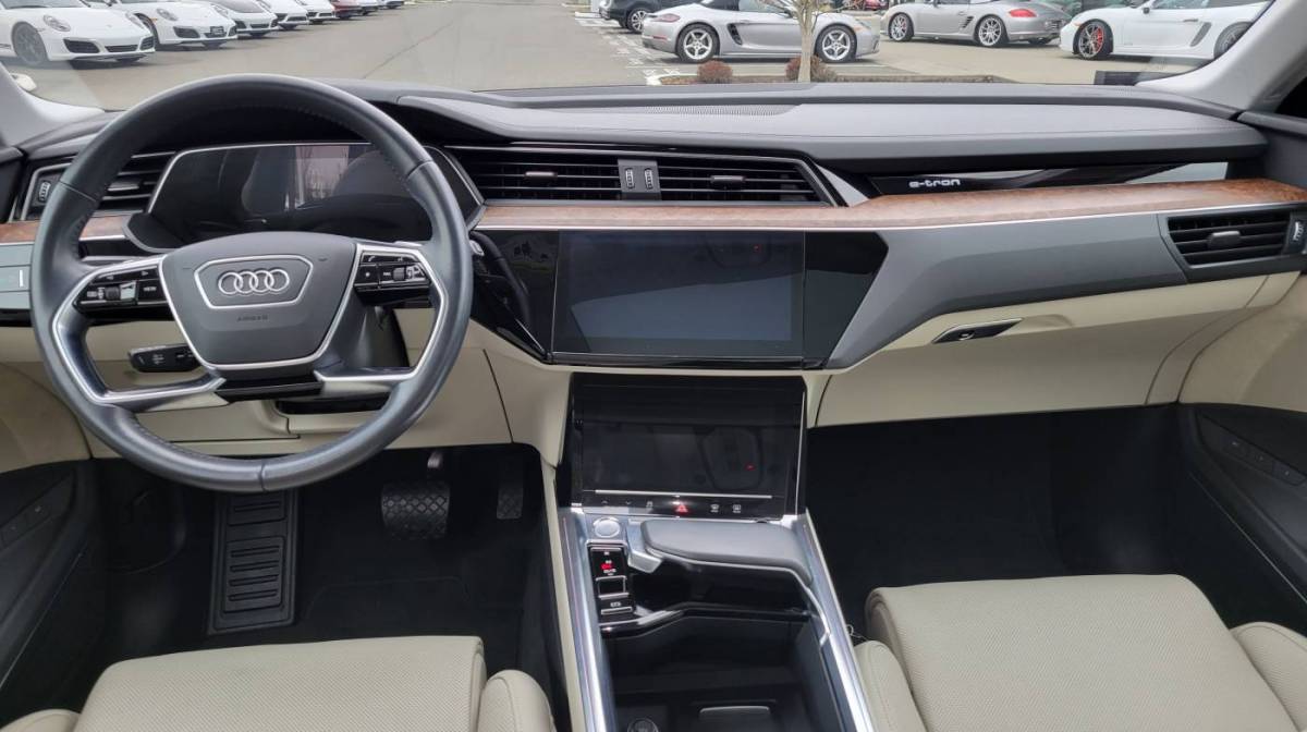 2019 Audi e-tron WA1VAAGE7KB010035