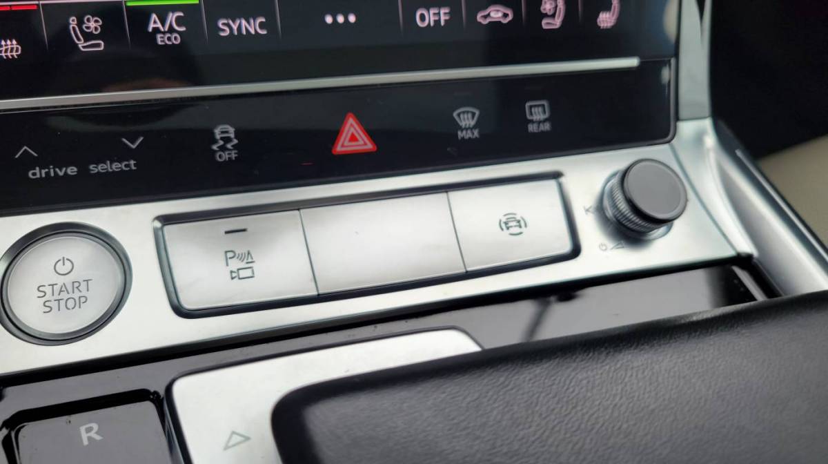 2019 Audi e-tron WA1VAAGE7KB010035