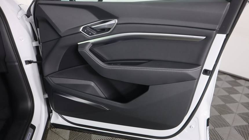 2019 Audi e-tron WA1LAAGEXKB023319