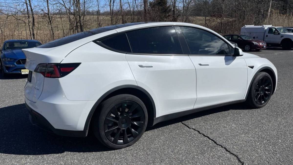 2021 Tesla Model Y 5YJYGDEE7MF076963