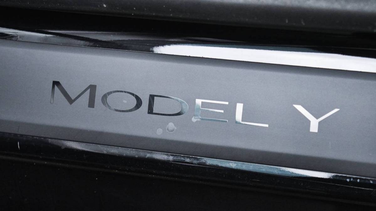 2021 Tesla Model Y 5YJYGDEE4MF302537