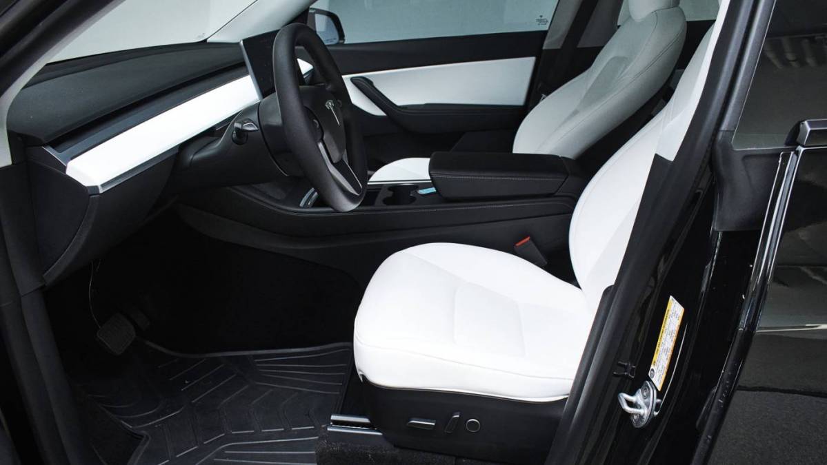 2021 Tesla Model Y 5YJYGDEE4MF302537