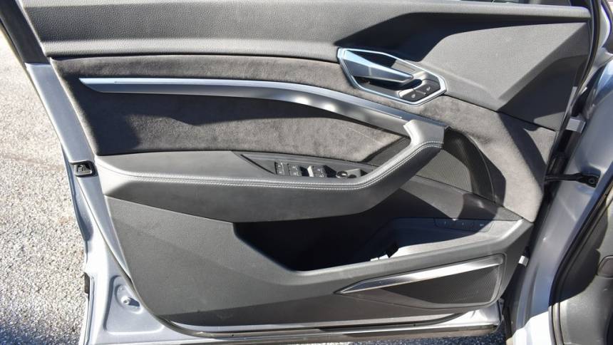 2019 Audi e-tron WA1VAAGE0KB022396