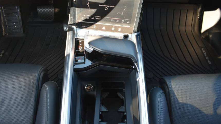 2019 Audi e-tron WA1VAAGE0KB022396