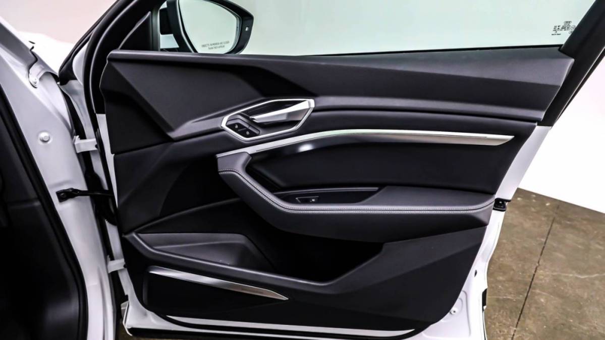 2021 Audi e-tron WA1LAAGE0MB030105