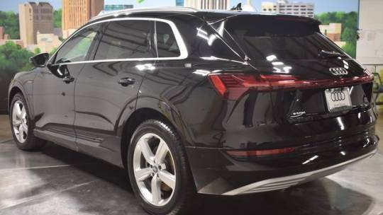 2019 Audi e-tron WA1LAAGEXKB024695