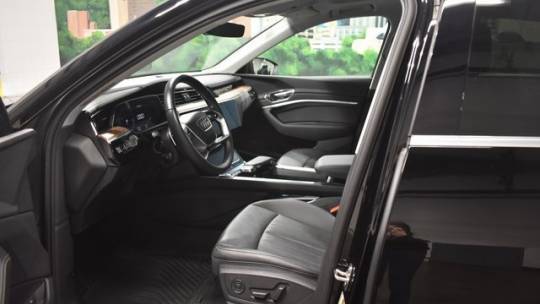 2019 Audi e-tron WA1LAAGEXKB024695