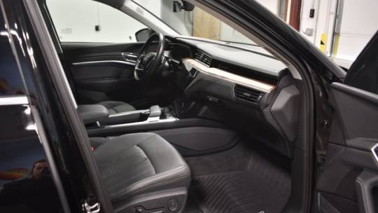 2019 Audi e-tron WA1LAAGEXKB024695