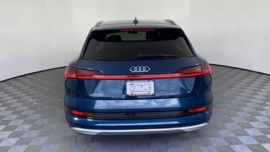 2019 Audi e-tron WA1LAAGE8KB009077