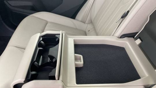 2019 Audi e-tron WA1LAAGE8KB009077
